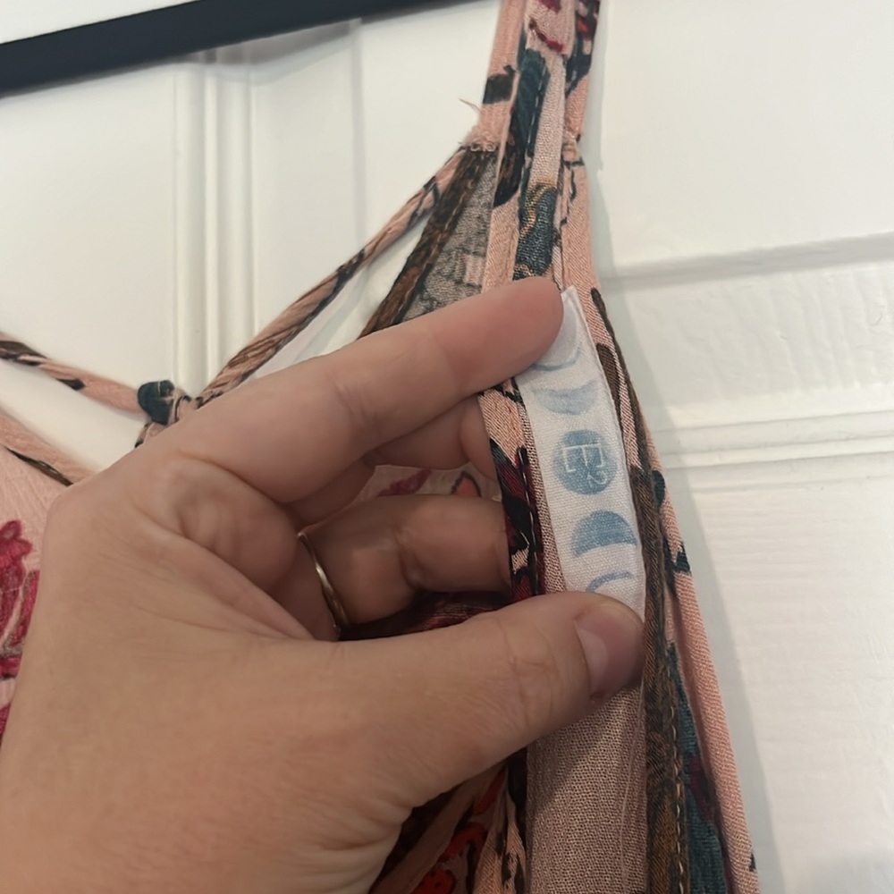Patterned Open Back Tank Top - Picture 2 of 5